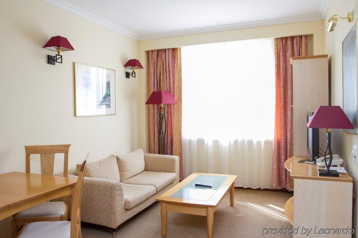 Chagala Atyrau Hotel Екстер'єр фото