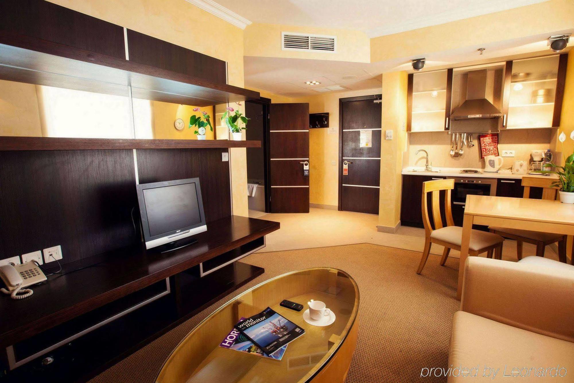 Chagala Atyrau Hotel Екстер'єр фото