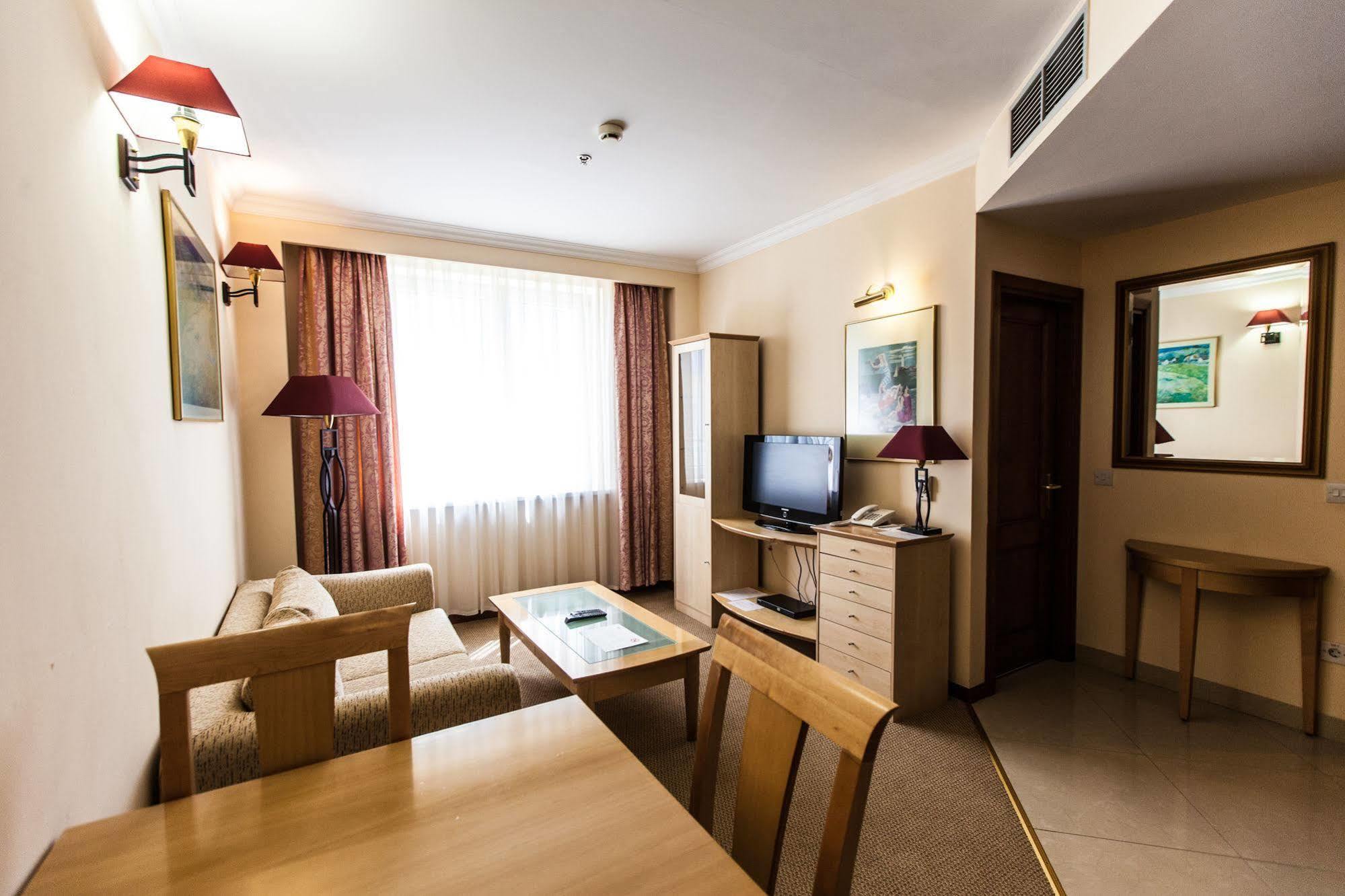 Chagala Atyrau Hotel Екстер'єр фото