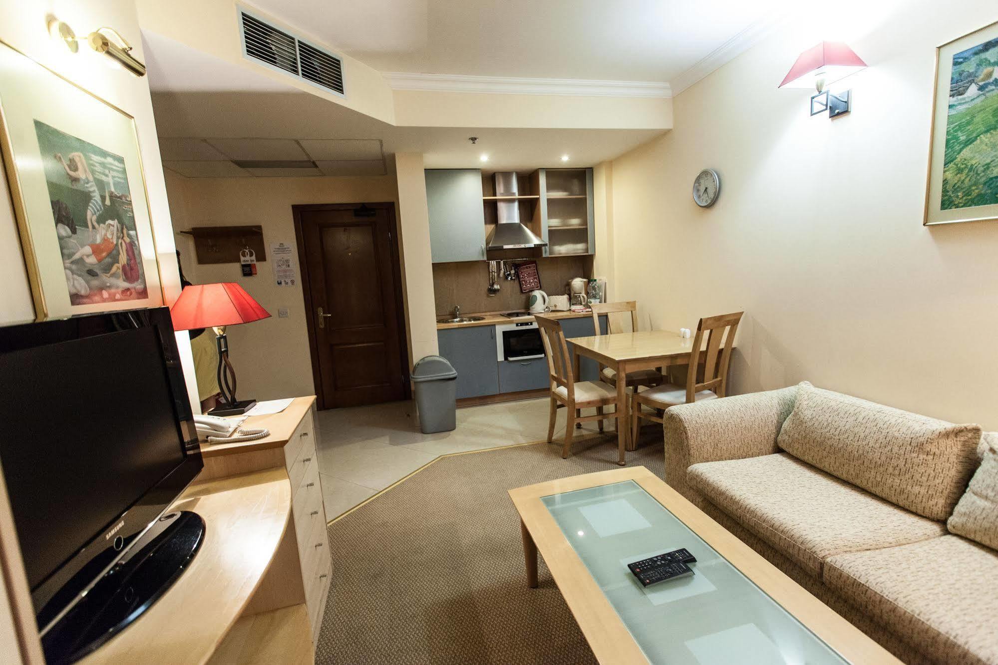 Chagala Atyrau Hotel Екстер'єр фото