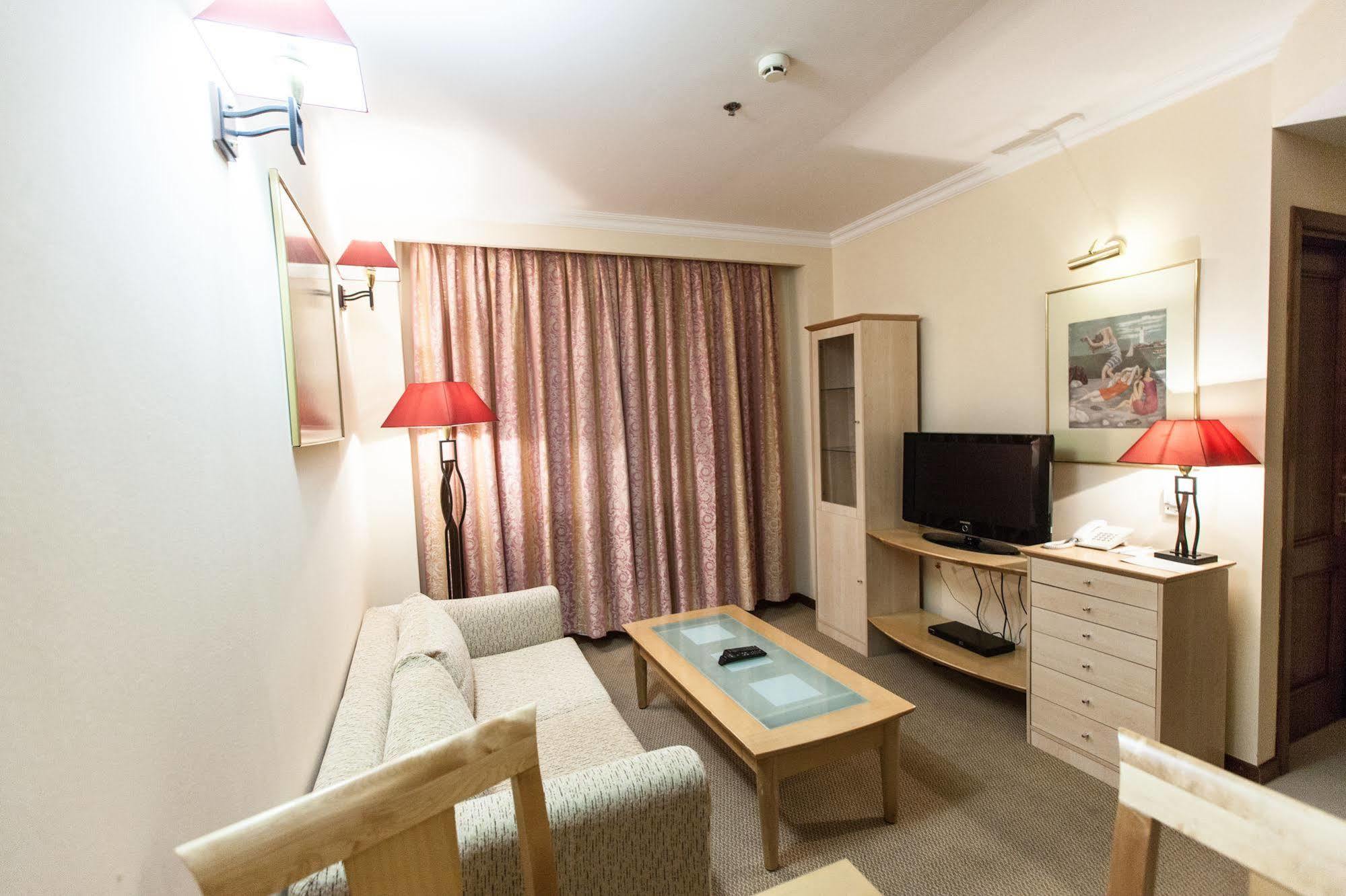 Chagala Atyrau Hotel Екстер'єр фото