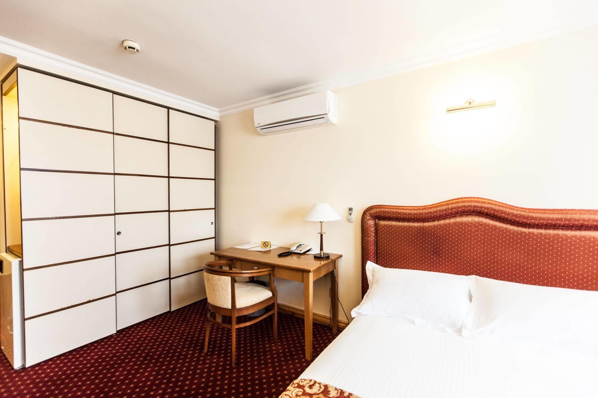 Chagala Atyrau Hotel Екстер'єр фото