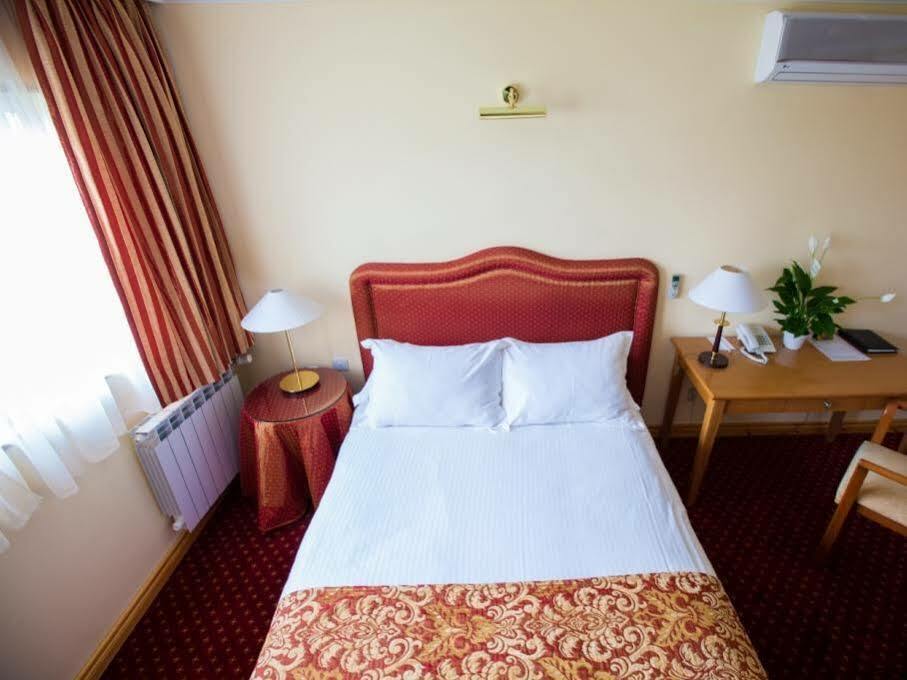 Chagala Atyrau Hotel Екстер'єр фото